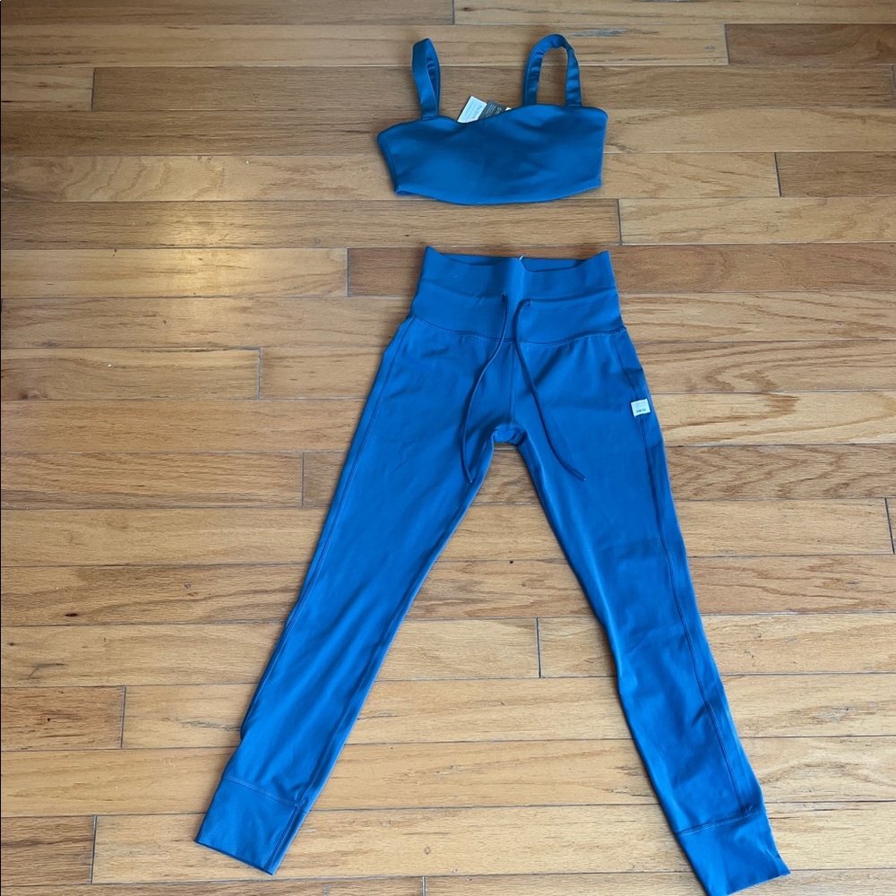 Vuori Set, Pool Blue bra and legging set. - Picture 2 of 9